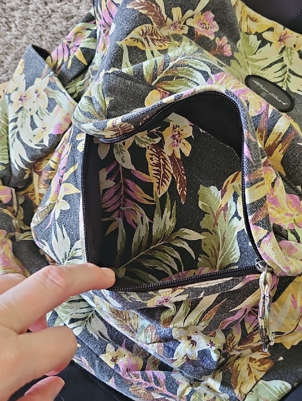 AWESOME LARGE RIP CURL Backpack - Picture 9 of 11